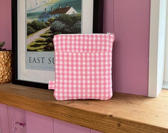 Funda acolchada de cuadros vichy hecha a mano para Kindle y Kobo con forro rosa y bolsillo para accesorios / Funda estética para Kindle y Kobo / Hecha a mano en el Reino Unido