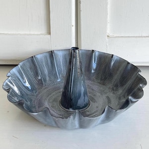 Vintage Grey Graniteware Enamel Mottled Pattern Fluted Scalloped Edge Baking Mold Pan