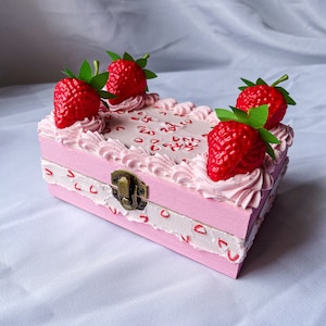 Fake Strawberry Cake Box
