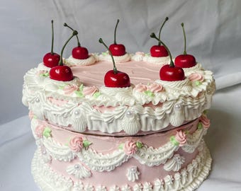 Lambeth Style Pink and White Fake Cake Box