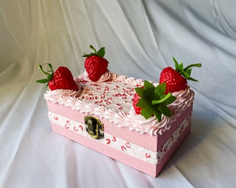 Fake Strawberry Cake Box