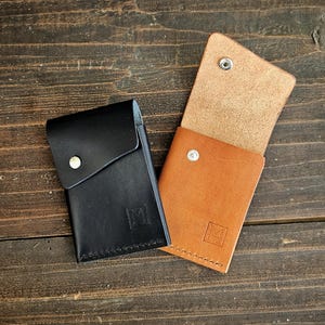 Leder-Kartenhalter mit Druckknopf - Handgefertigt [Leicht/Leicht, Schlank/Leicht, Minimalistisch/Elegant]