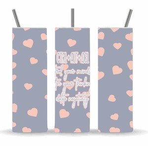 Puede incluir: Tres vasos grises con corazones rosas y el texto "CTRL+ALT+DEL  for your mind, for your thinking, delete negativity" impreso en el vaso del medio.