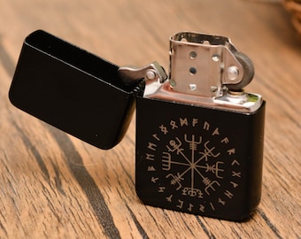 Vegvisir, The Viking Compass lasergegraveerde aansteker, navulbare aansteker in benzinestijl, cadeau voor hem, cadeau voor Noorse heiden.