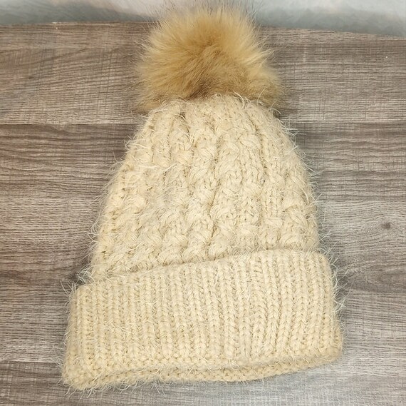 Tan cable-knit pom hat with fur pom - image 1