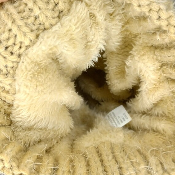 Tan cable-knit pom hat with fur pom - image 2