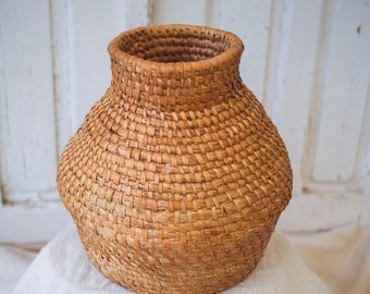 Vintage handmade straw basket, rye straw basket