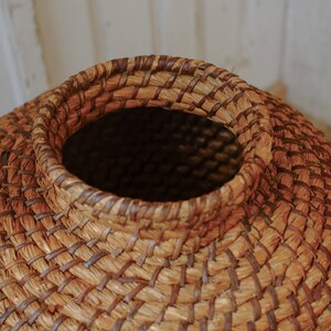Vintage large basket, hand woven basket in a really good condition. image 4