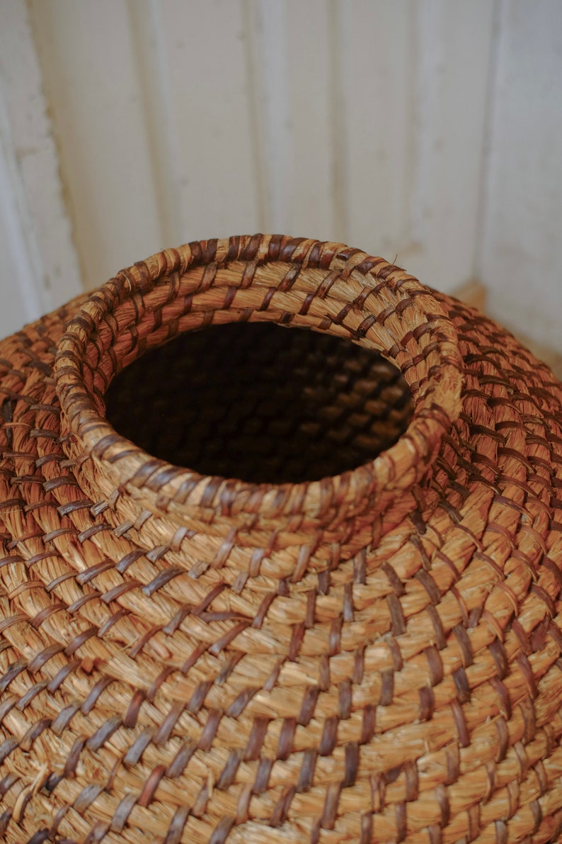 Vintage large basket, hand woven basket in a really good condition. image 4