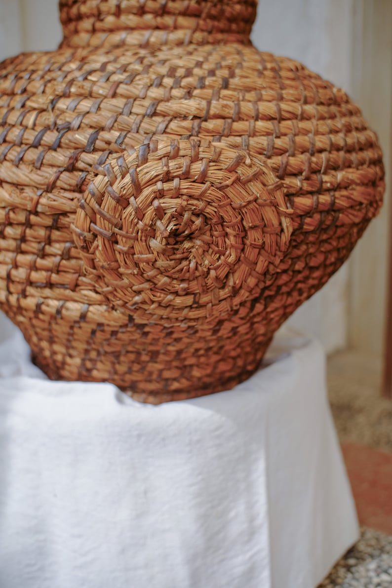 Vintage large basket, hand woven basket in a really good condition. image 6
