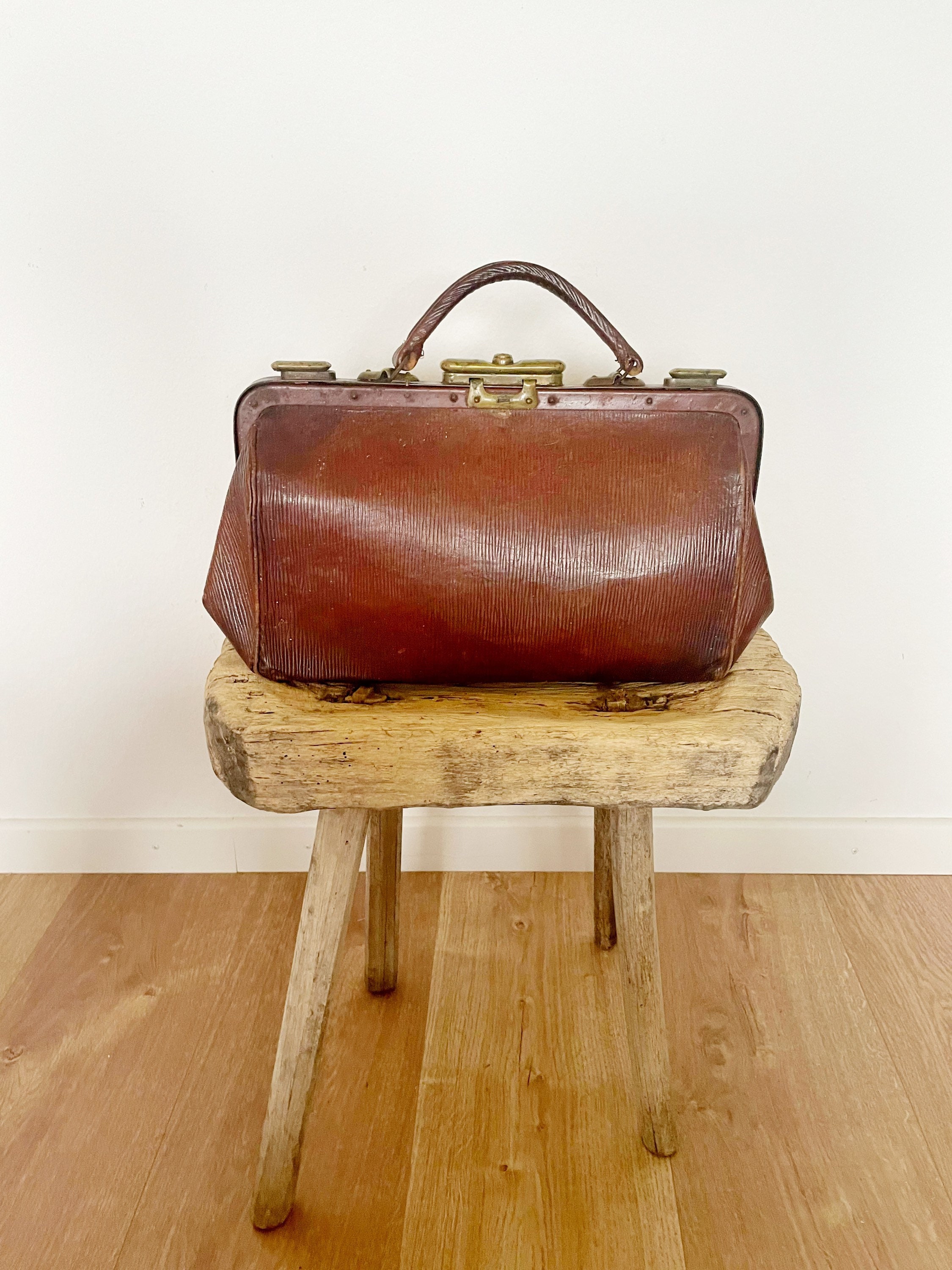 old fashioned doctor bag