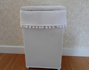 Vintage Laundry Basket with Liner