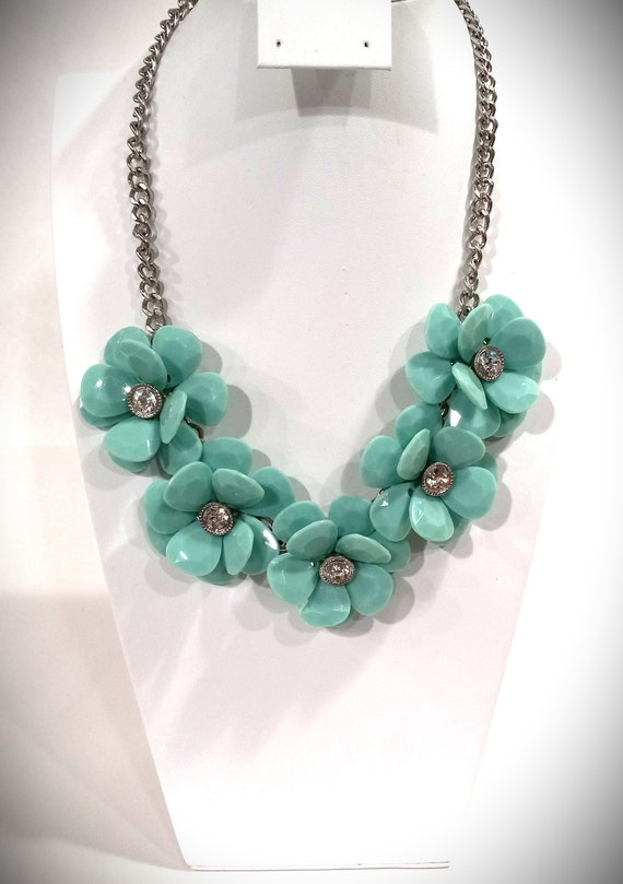 Vintage 5 Large Flowers Minty Green Necklace