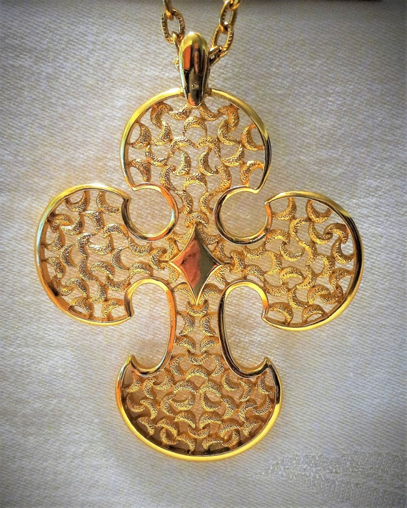 Stunning Crown Trifari, Large, Gold Tone Cross Pe… - image 4