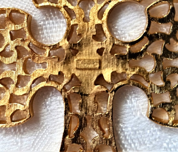 Stunning Crown Trifari, Large, Gold Tone Cross Pe… - image 8