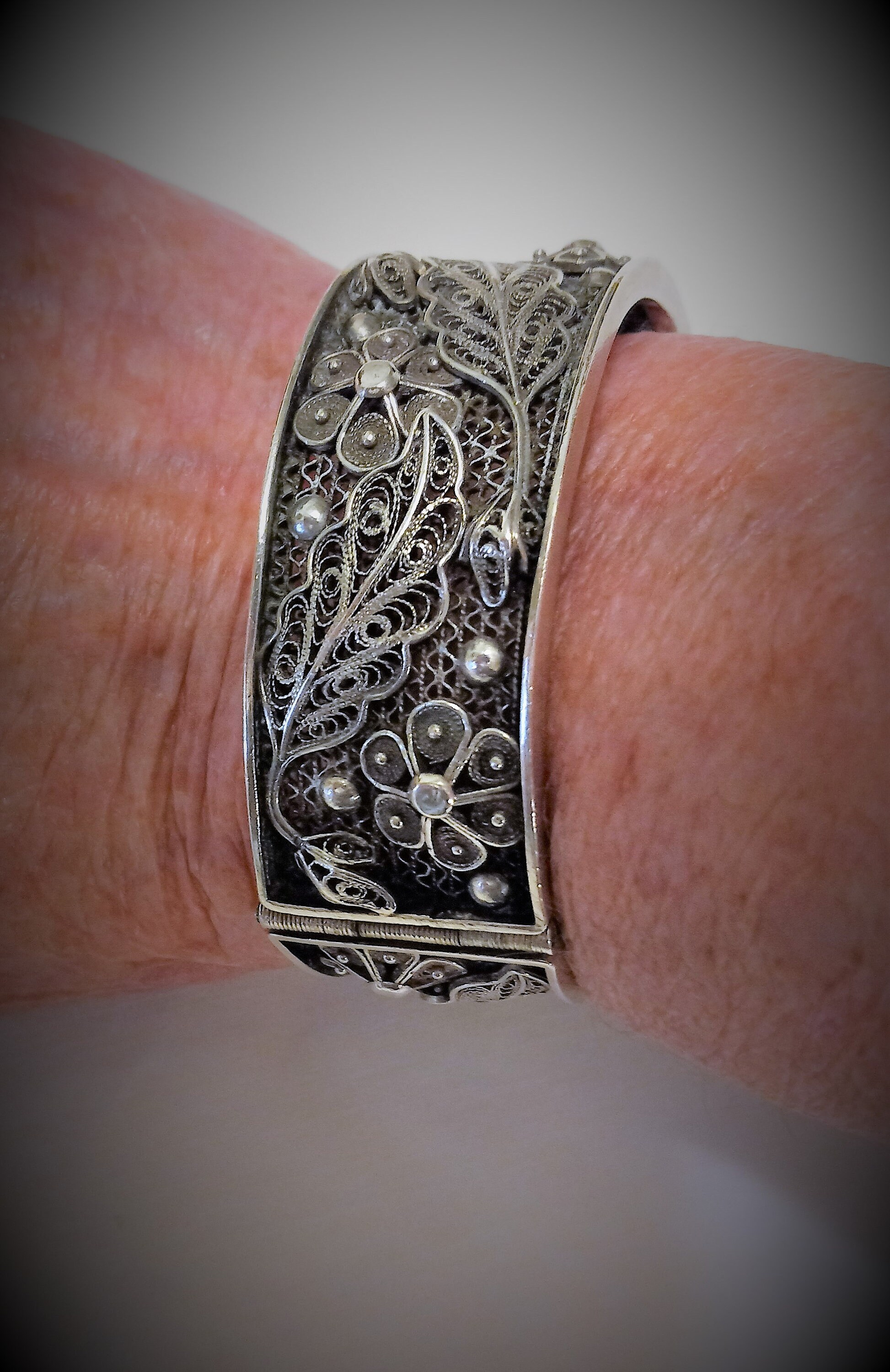Vintage Sterling Silver Bracelet Leaves & Flowers Filigree