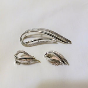 Vintage Sara Coventry Brooch & Clip On Earrings
