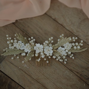 Vintage Floral Hair Comb | Elegant Pearl Hair Accessory for Wedding and Photoshoots, Delicate Pearl Hair Comb with Minimal Flowers