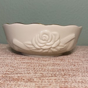 Vintage Lenox porcelain Rosebud Collecrion Bowl