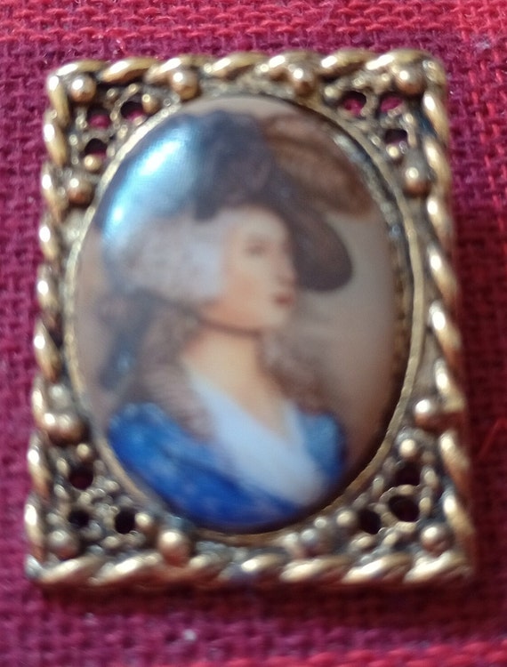 Antique Victorian Style Brooch