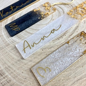 From 8.50 EURO: Personalized bookmark made of epoxy resin in black or white and gold Resin bookmarks image 5