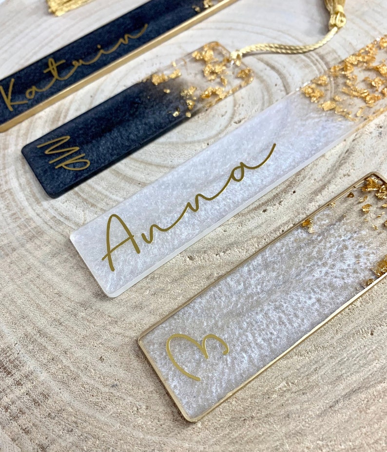 From 8.50 EURO: Personalized bookmark made of epoxy resin in black or white and gold Resin bookmarks image 5