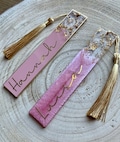 Bookmark personalized from epoxy resin in pink and gold | Gift for readers and bookworms | Resin Bookmark product logo