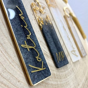 From 8.50 EURO: Personalized bookmark made of epoxy resin in black or white and gold Resin bookmarks image 6