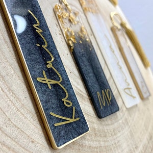 Ab 8,50 EURO: Lesezeichen personalisiert aus Epoxidharz in Schwarz oder Weiß und Gold Resin Bookmark Bild 6