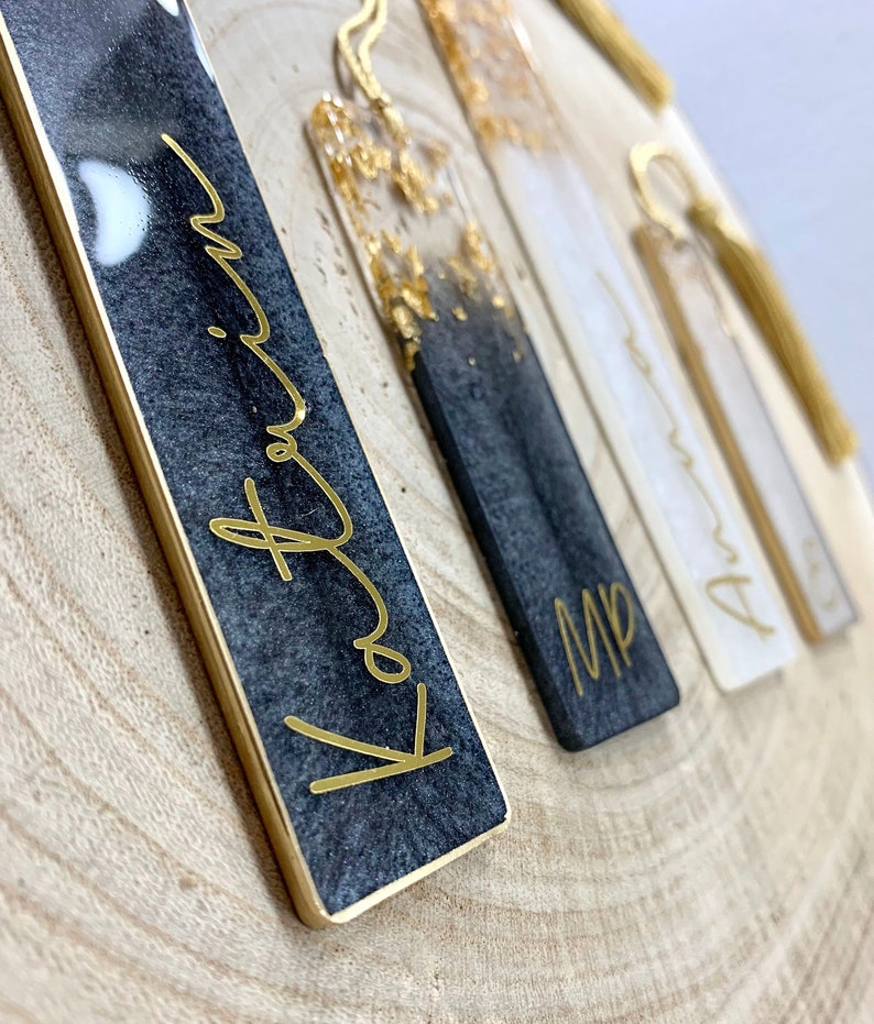 From 8.50 EURO: Personalized bookmark made of epoxy resin in black or white and gold Resin bookmarks image 6