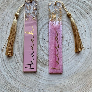 Lesezeichen personalisiert aus Epoxidharz in Pink und Gold Geschenk für Leser und Leseratten Resin Bookmark Bild 2