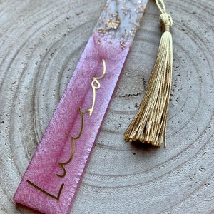 Lesezeichen personalisiert aus Epoxidharz in Pink und Gold Geschenk für Leser und Leseratten Resin Bookmark Bild 4