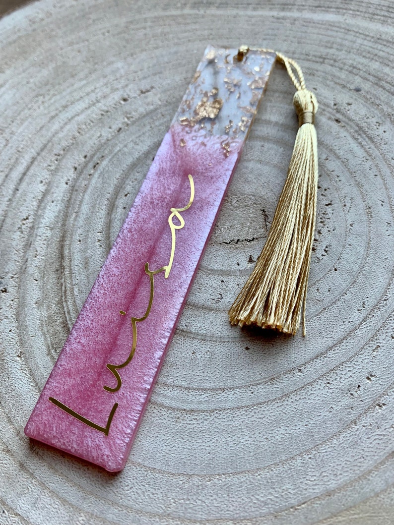 Lesezeichen personalisiert aus Epoxidharz in Pink und Gold Geschenk für Leser und Leseratten Resin Bookmark Bild 4