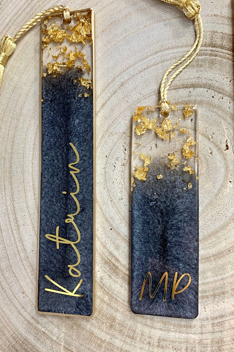 From 8.50 EURO: Personalized bookmark made of epoxy resin in black or white and gold Resin bookmarks image 3