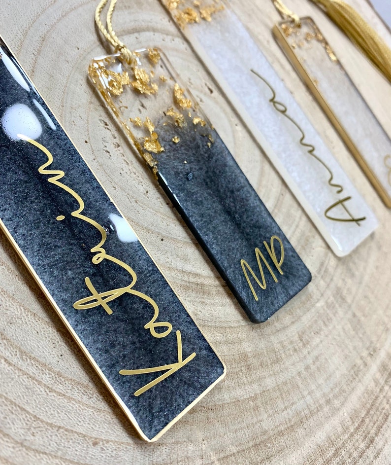 From 8.50 EURO: Personalized bookmark made of epoxy resin in black or white and gold Resin bookmarks image 2