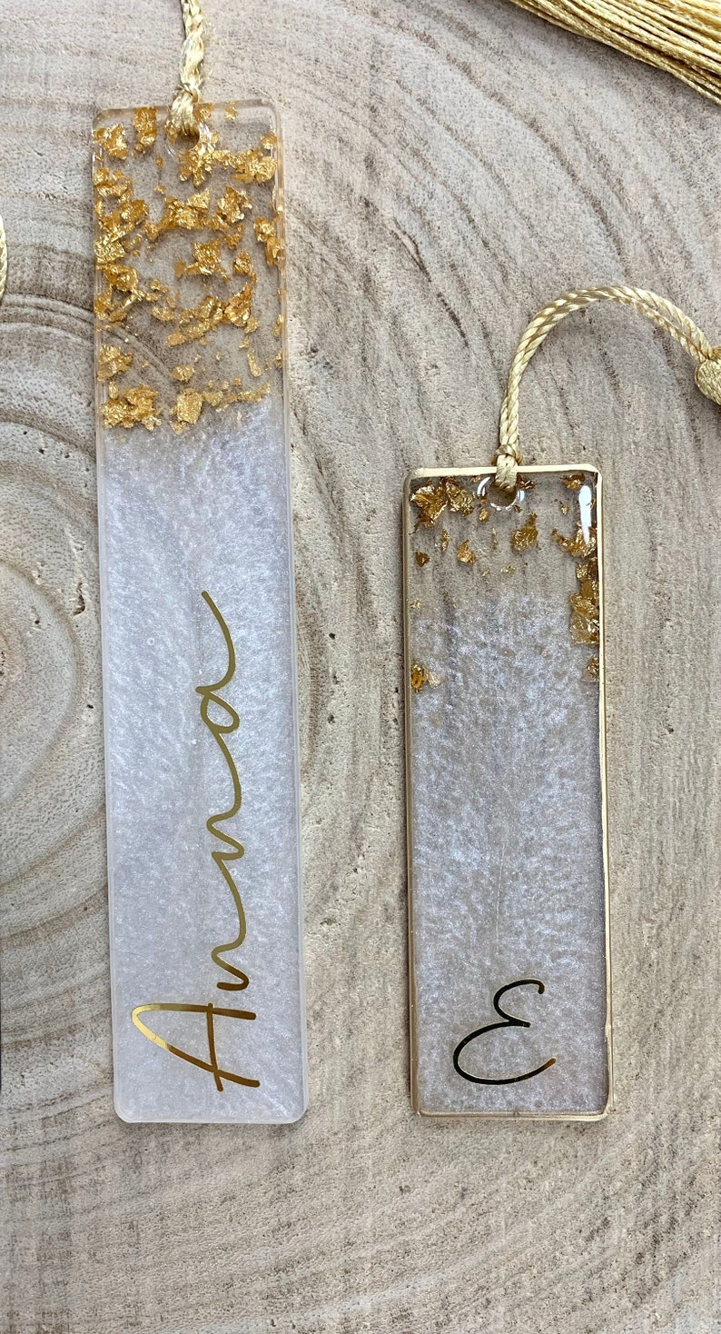 From 8.50 EURO: Personalized bookmark made of epoxy resin in black or white and gold Resin bookmarks image 4