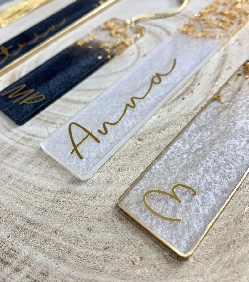 From 8.50 EURO: Personalized bookmark made of epoxy resin in black or white and gold Resin bookmarks image 7