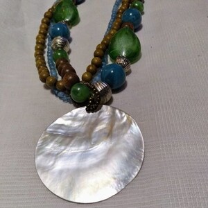 Collier de coquille d&#39;ormeau de perles bleues multi-rangs 17 &quot;-21&quot; réglable