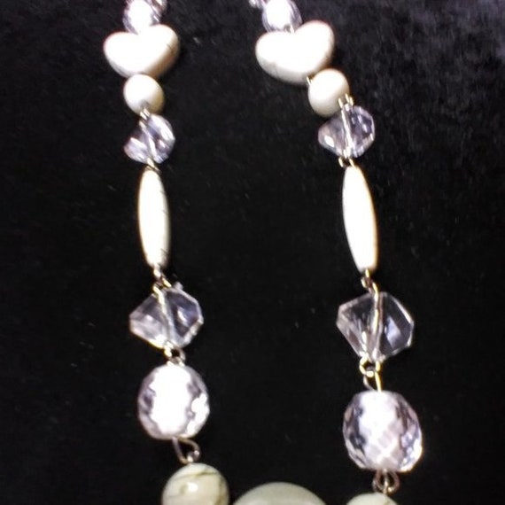 Beautiful Pearl White Beaded Necklace with Hearts - image 3