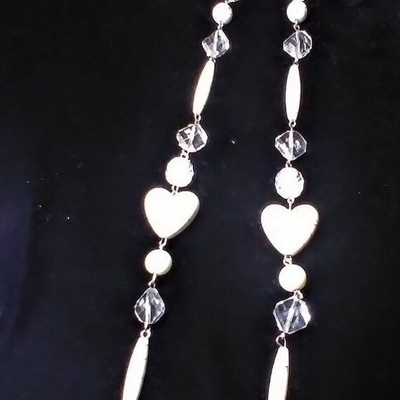 Beautiful Pearl White Beaded Necklace with Hearts - image 6