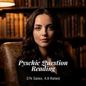 Könnte beinhalten: Eine Frau mit dunklen Haaren sitzt in einem Ledersessel vor einem Bücherregal. Das Bild hat den Text "Psychic Question Reading" und "37k Sales, 4.9 Rated". Eine Lampe ist im Hintergrund zu sehen.