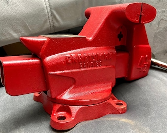 MADE In USA. Vintage CRAFTSMAN Heavy Duty 4 1/2" Swivel Vise In Original Box. 13" long. #391.5186. New in Excellent condition 5/5. Red