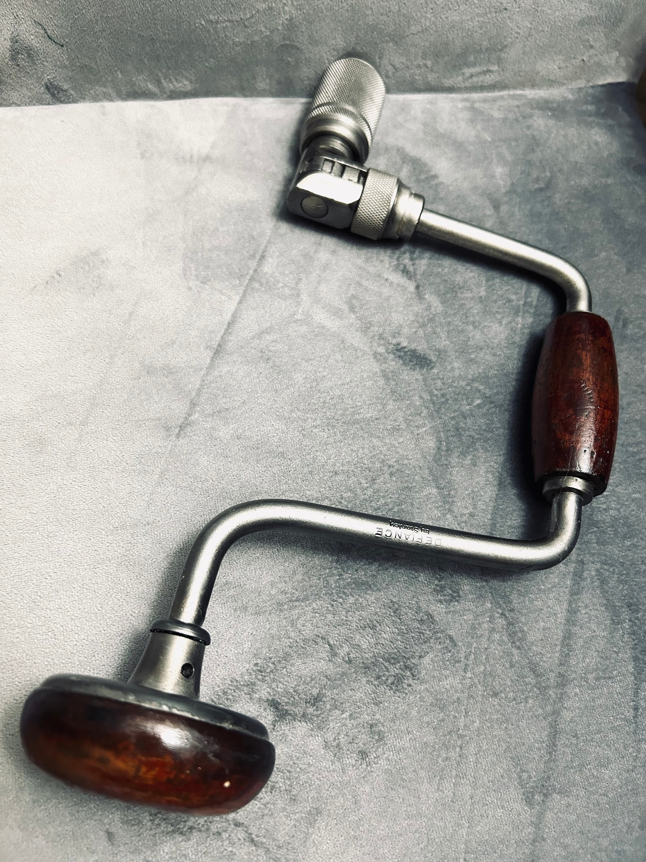 MADE In USA. Vintage DEFIANCE by Stanley Handyman Hand Drill. 13" long. #1250. Mahogany Wood Handles. Used in great condition 4/5. All works