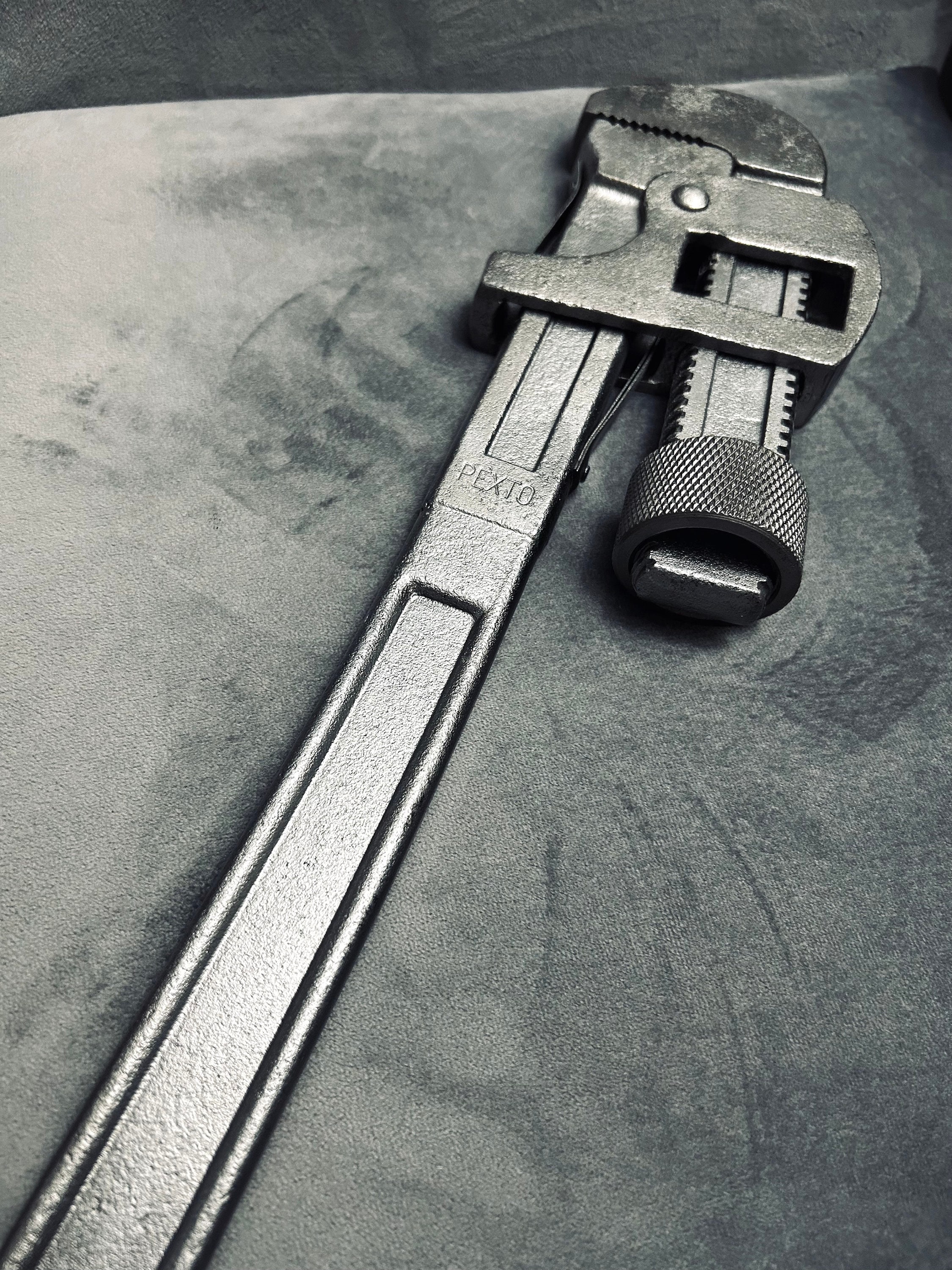 MADE in USA. Vintage PEXTO No24 Pipe Wrench. 22