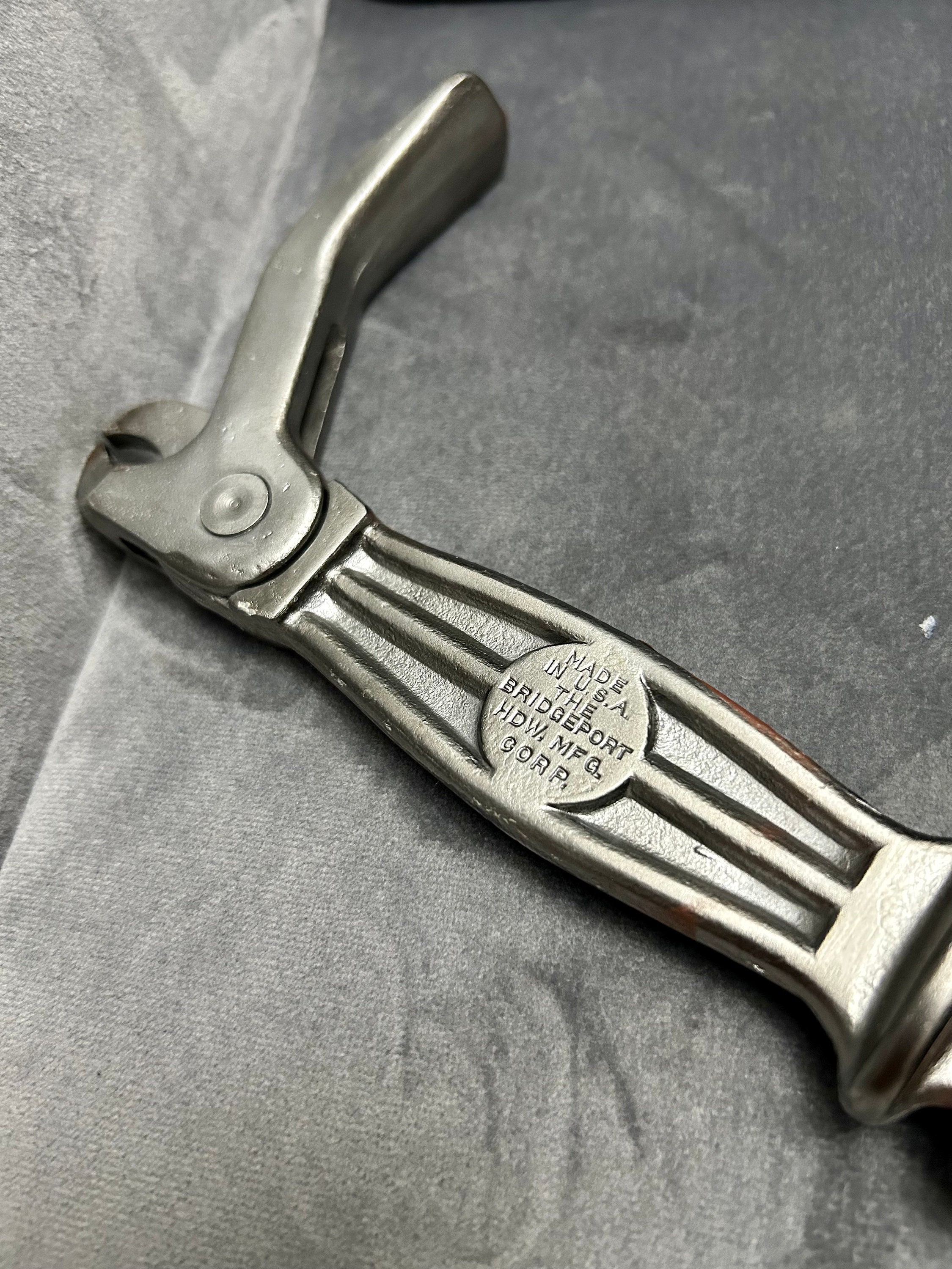 MADE in USA. Vintage BRIDGEPORT Hardware 20 Nail Puller. 1823 Long