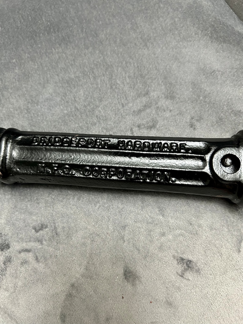 MADE in USA. Vintage BRIDGEPORT Hardware 20 Nail Puller. 1823 Long