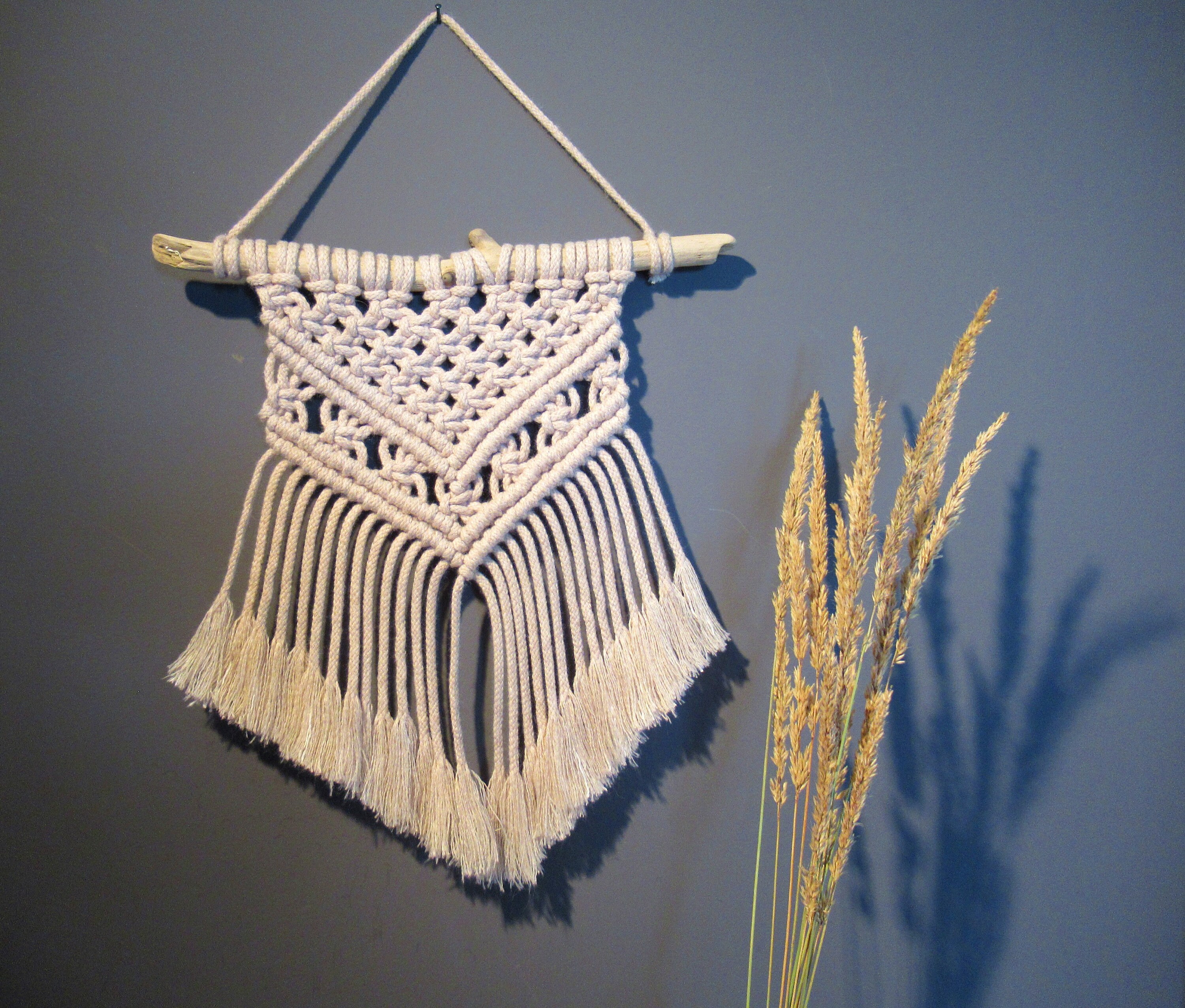 Petite Décoration Murale en Macramé - 27cm