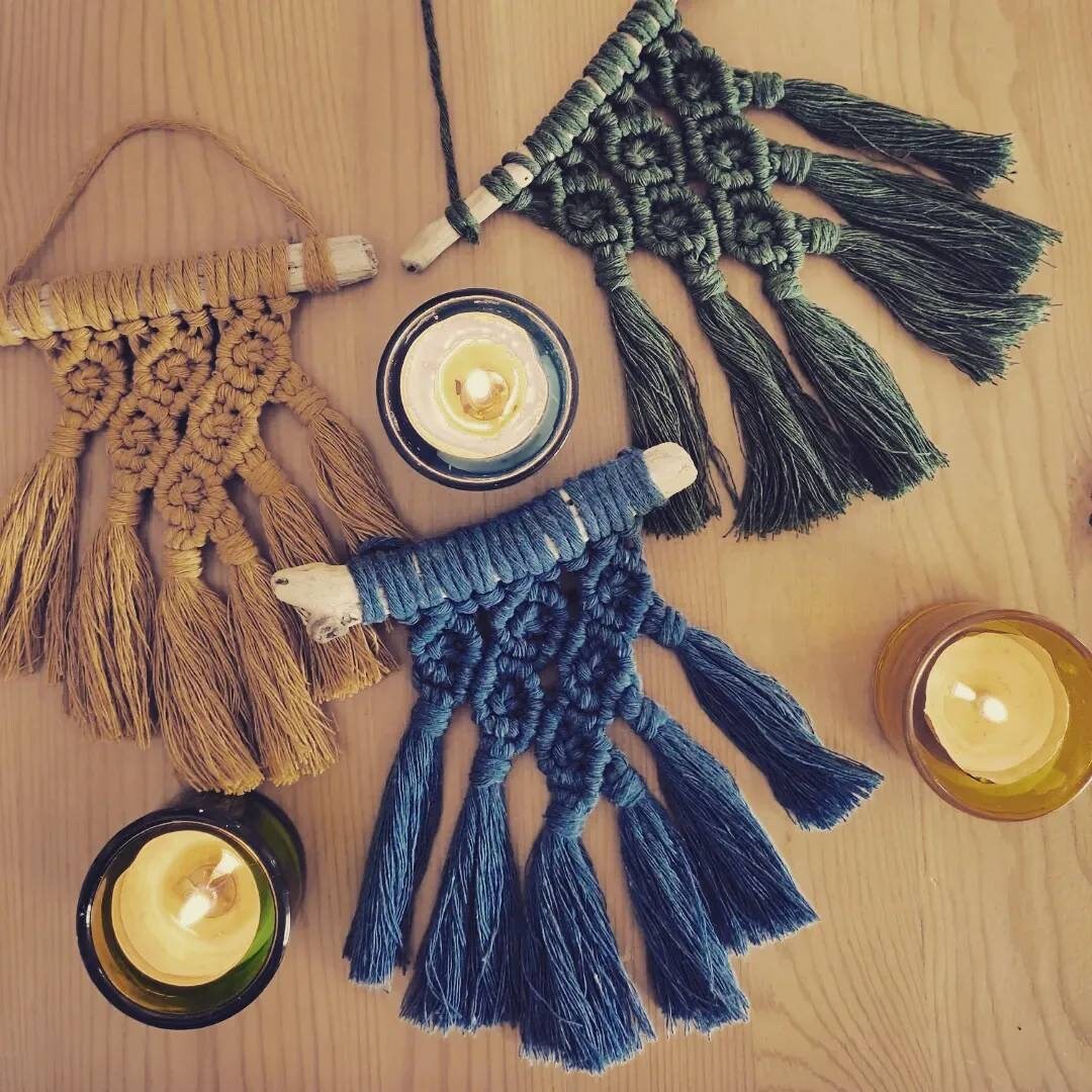 Petite Décoration Murale en Macramé - 12cm