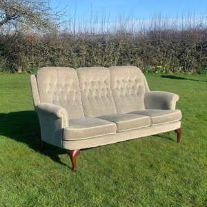 Old style outlet sofa set
