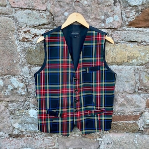Vintage Gentleman&#39;s Tartan Waistcoat / Vest perfect for the Urban City Gent or Country Life Lord of the Manor - Size Large